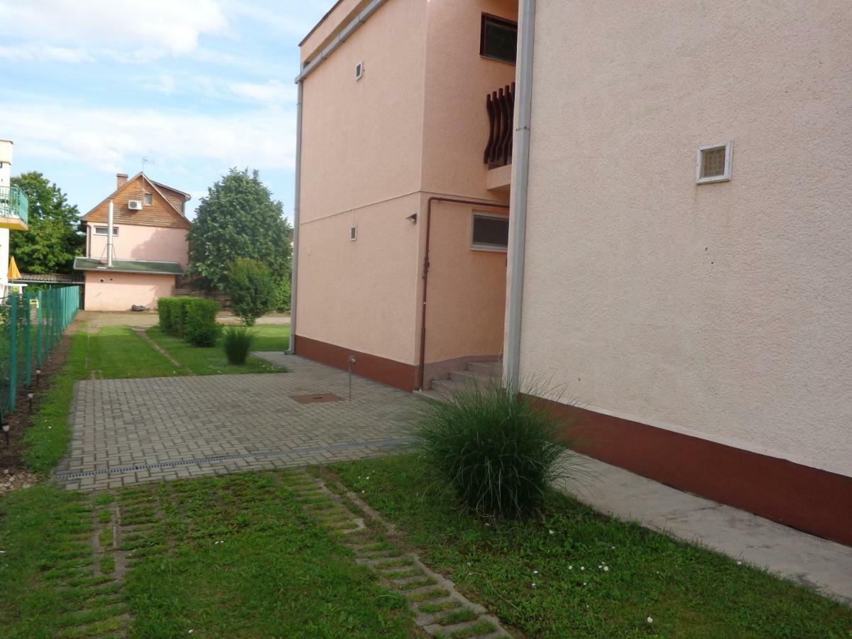 Angela Apartman Hajdúszoboszló Exterior foto